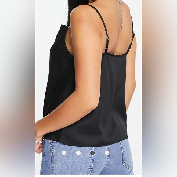 Black Fitted Sleeveless Camisole Top - Picture 2 of 12